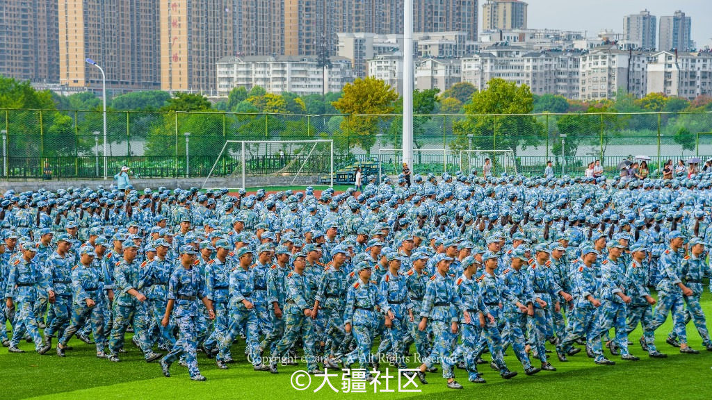 震撼航拍鄂州职业大学2018届新生军训会操表演