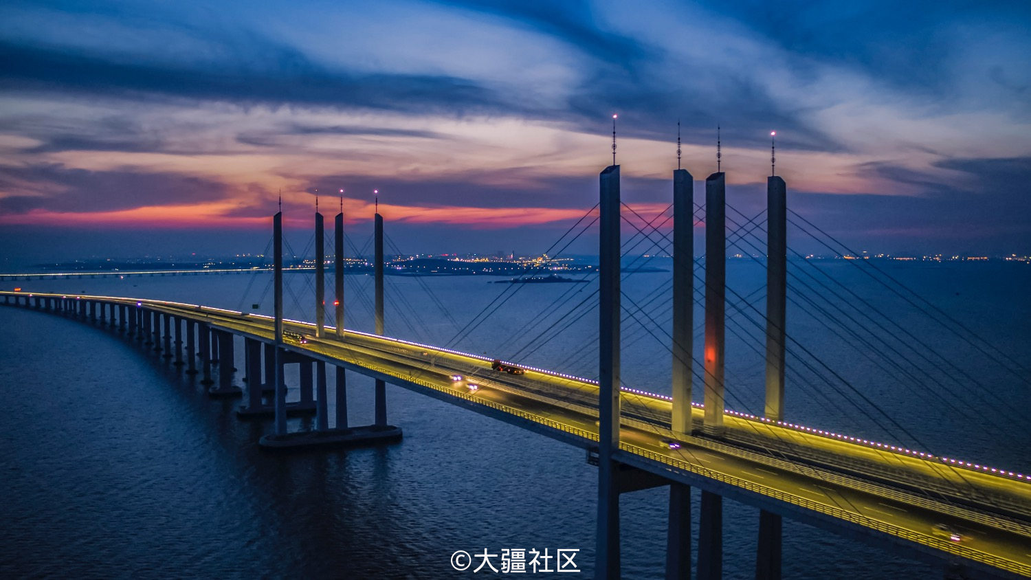 添小天作品—航拍青岛胶州湾跨海大桥