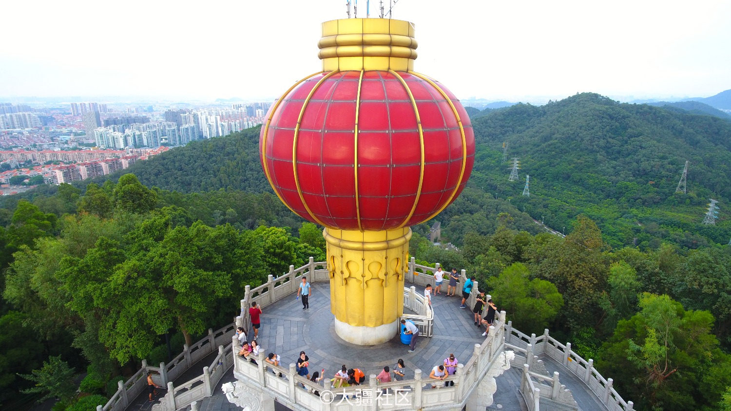 旗峰公园山顶挂灯笼