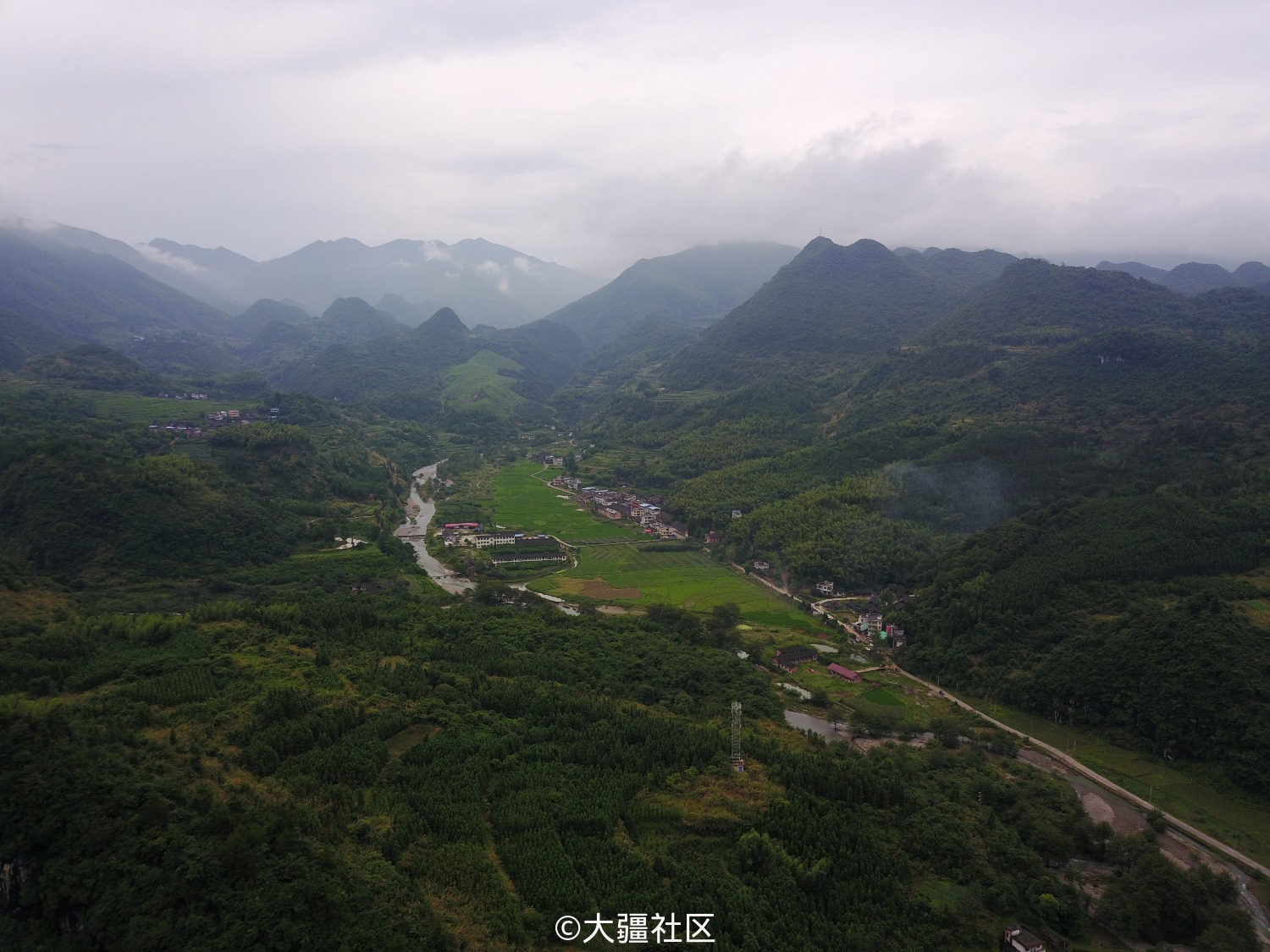 越城岭上的小山村